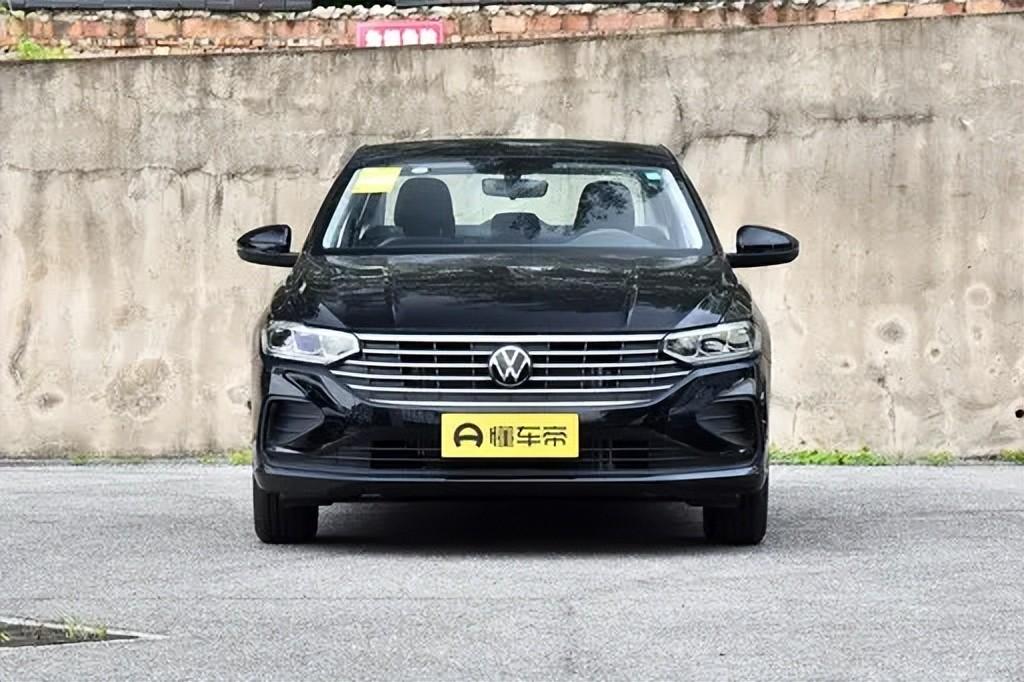 大眾朗逸4月賣出21117臺(tái)，定位緊湊型轎車，值得購買嗎？