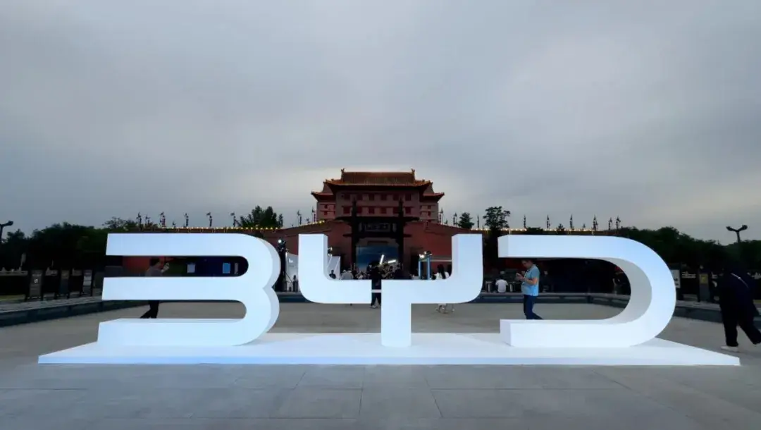 硬控燃油車，比亞迪憑什么？