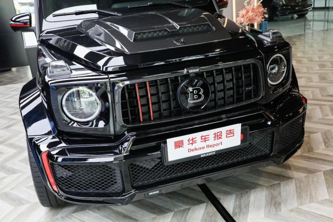 千万豪车终极对决：BRABUS G800 VS 劳斯莱斯库里南Black Badge版。