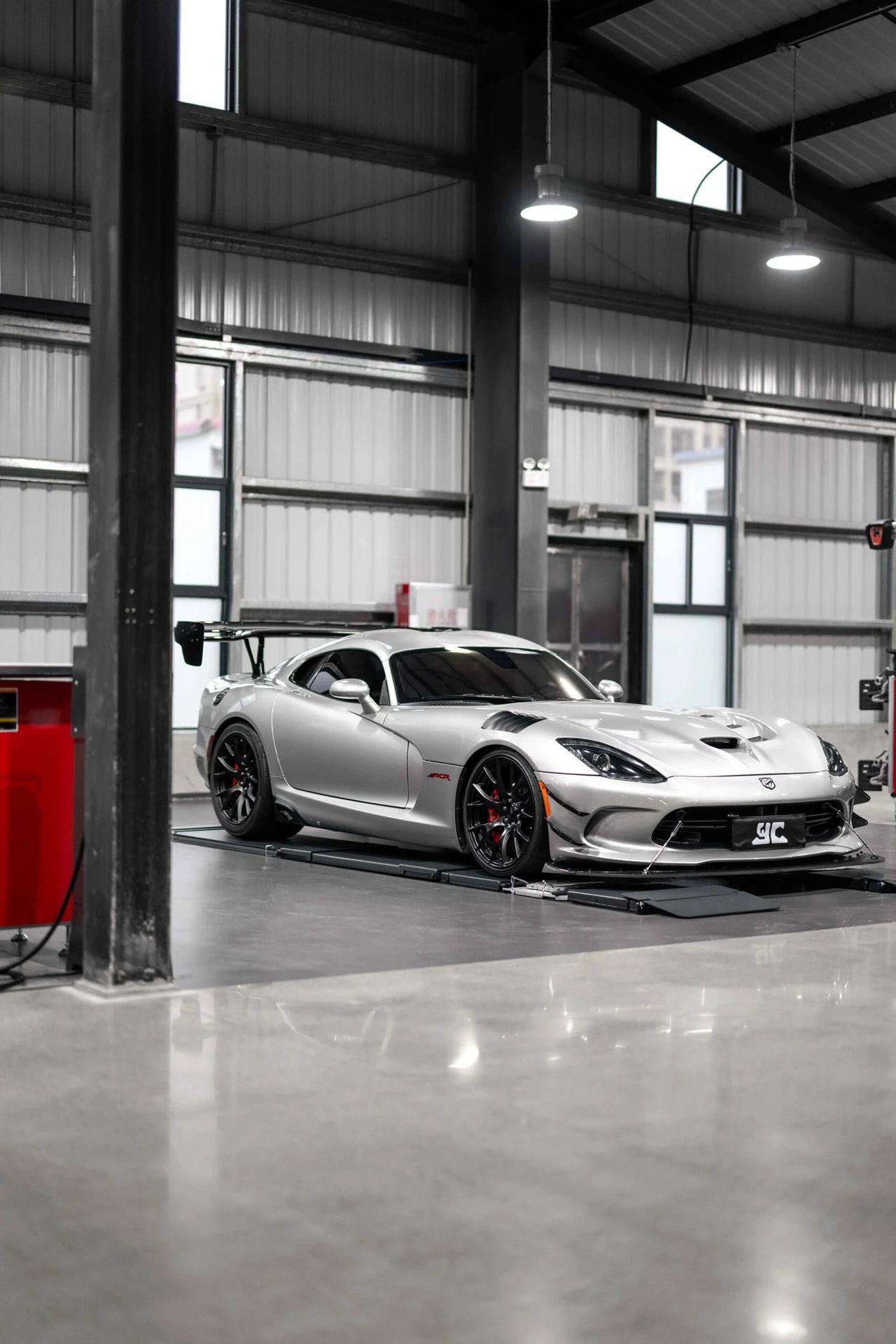 大排自吸肌肉超跑！道奇Viper ACR