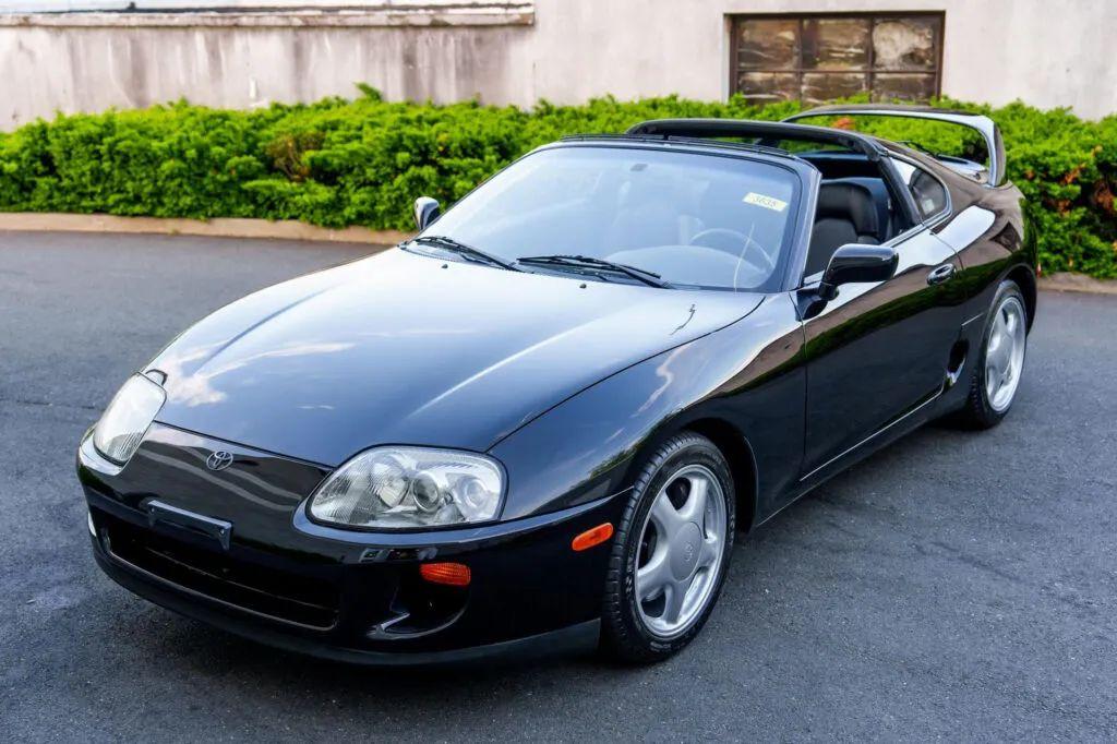 JDM漲瘋了！1995年豐田Supra Turbo竟然貴過同年法拉利