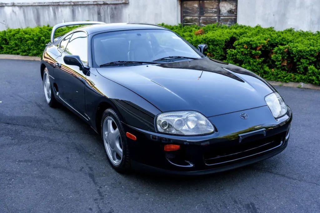 JDM漲瘋了！1995年豐田Supra Turbo竟然貴過同年法拉利