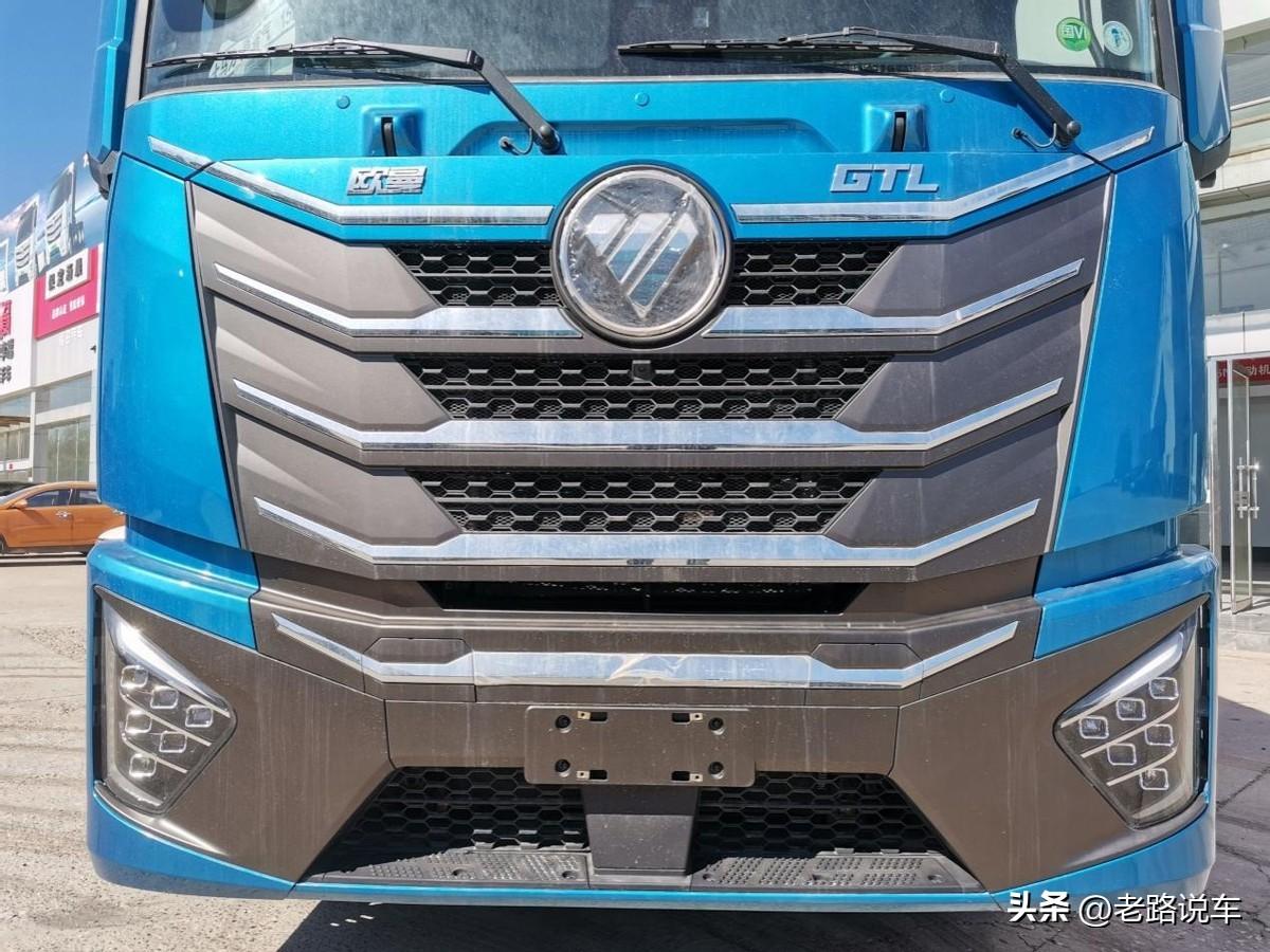 经典车型再改款 欧曼GTL星翼版520牵引车