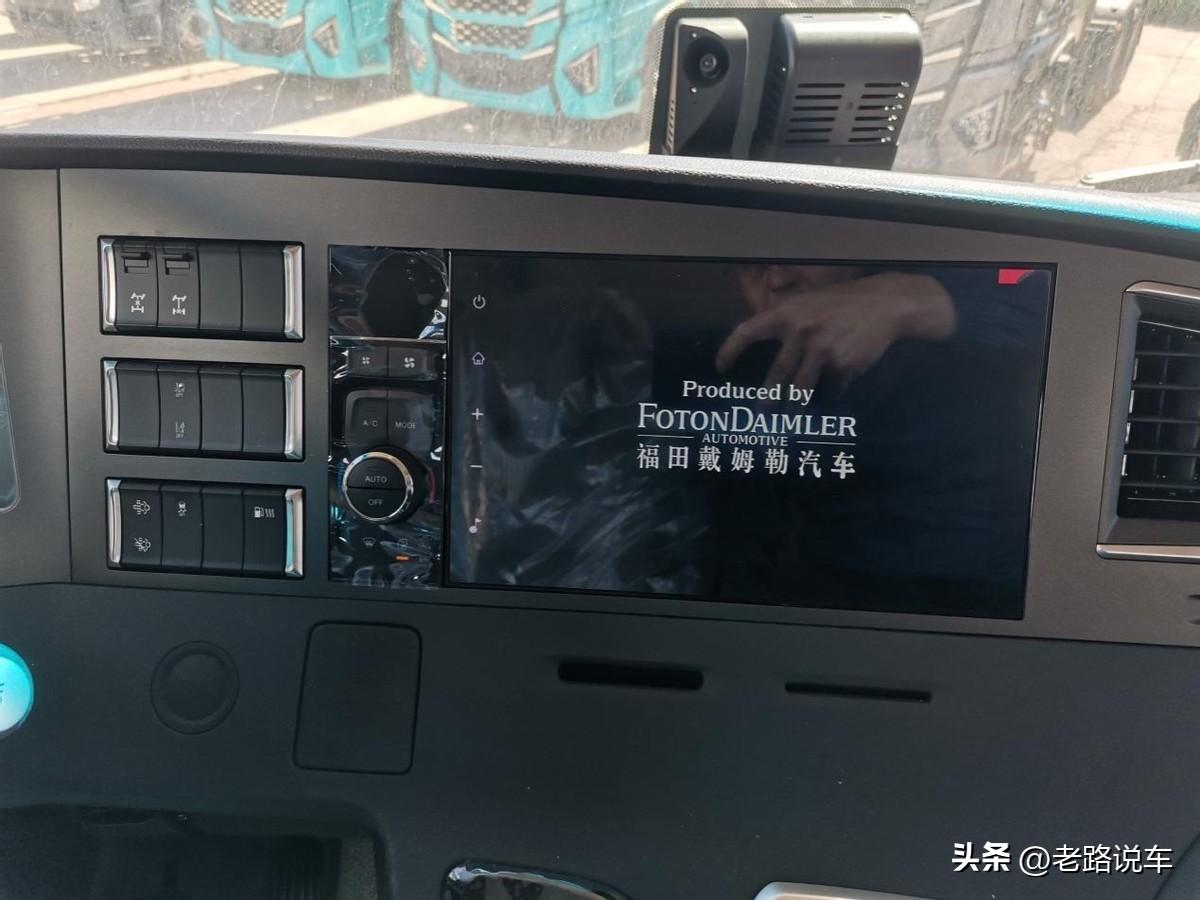 经典车型再改款 欧曼GTL星翼版520牵引车