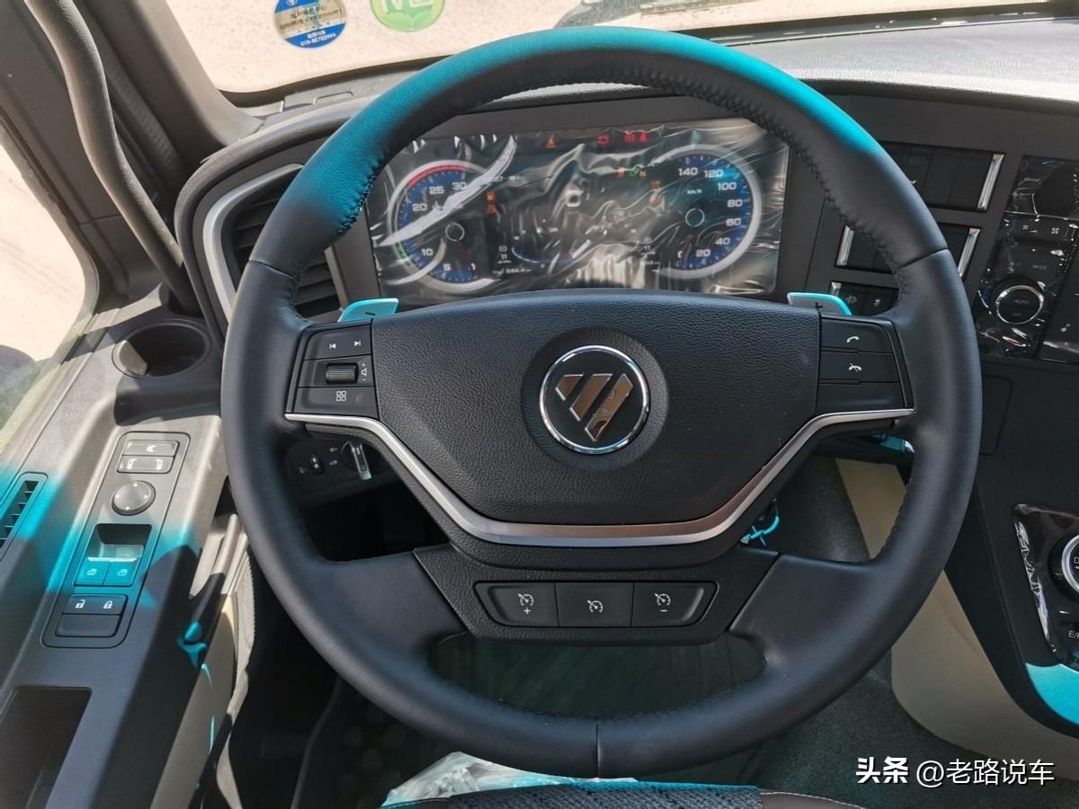 经典车型再改款 欧曼GTL星翼版520牵引车