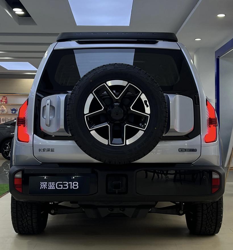 又一款硬派SUV！5米車長(zhǎng)，雙鎖+空懸，17.58萬起，坦克300不香了