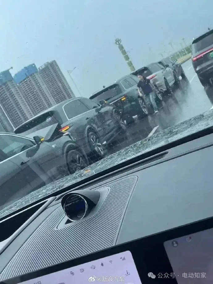 多輛理想汽車追尾事故！