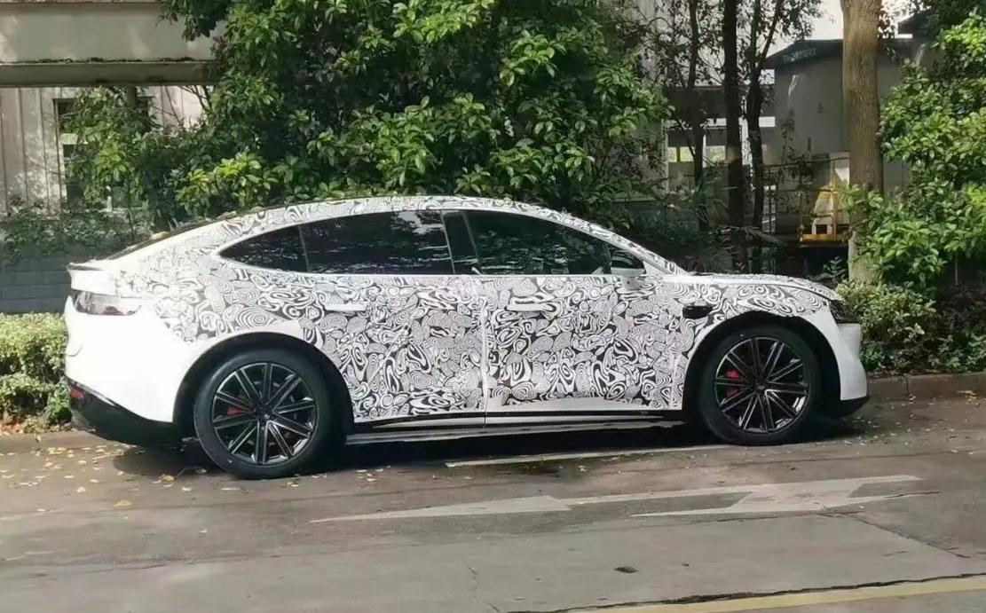 华为首款轿跑SUV，预计30万起，配乾崑智驾，对标特斯拉Model X