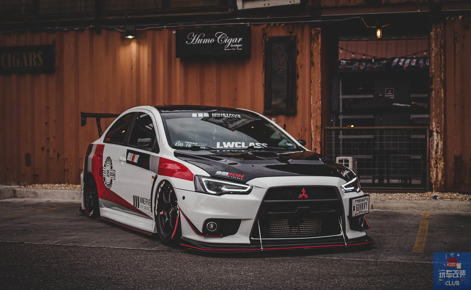 改裝極致完美姿態(tài)的三菱Lancer Evolution X，屬于“真正”的車迷