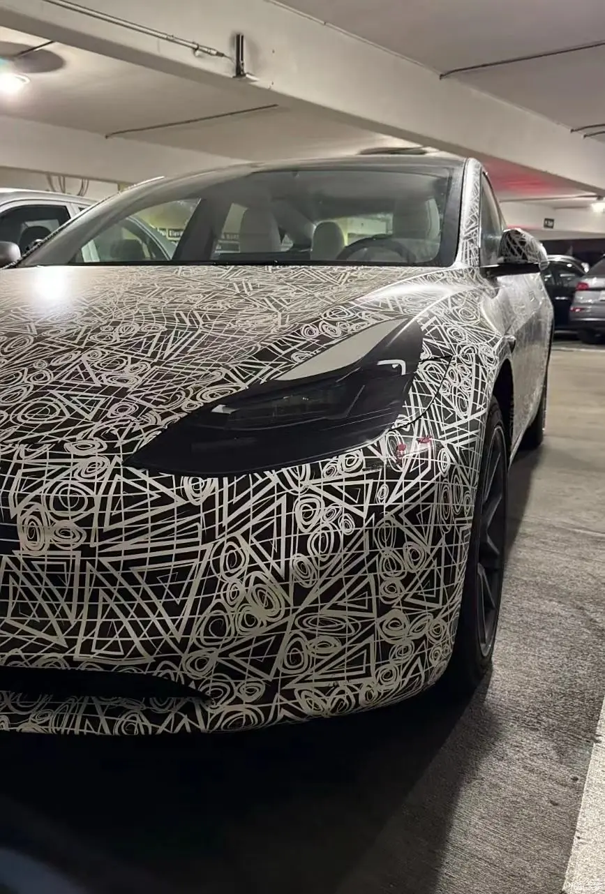 新款特斯拉Model 3諜照,外觀會看齊新款Model Y?