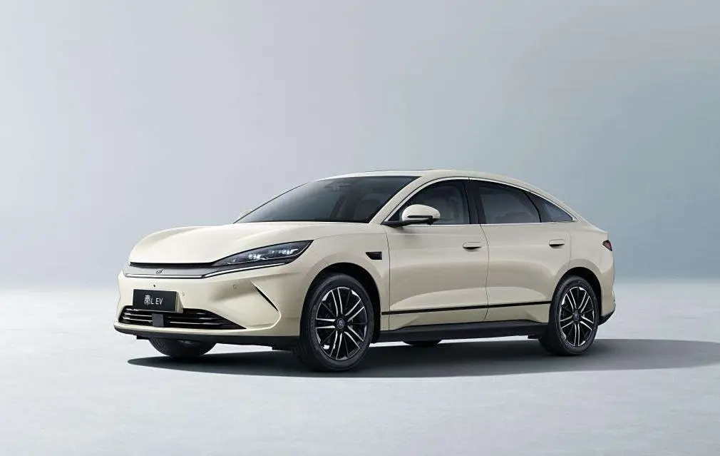 或14.98万元起，比亚迪秦L EV前脸与DM-i版明显不同！续航545km