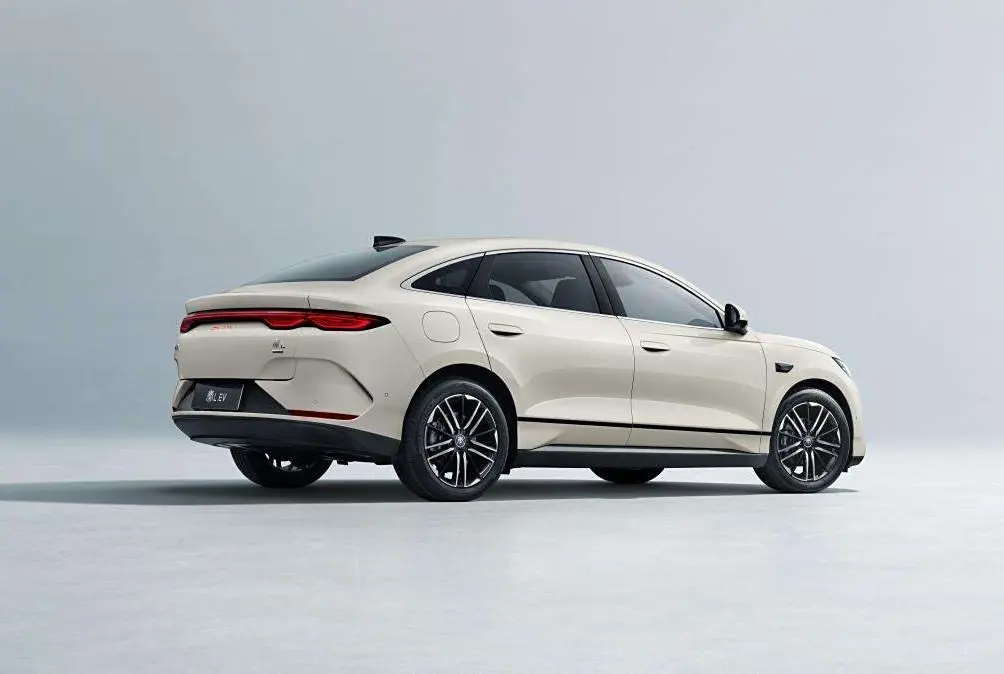 或14.98万元起，比亚迪秦L EV前脸与DM-i版明显不同！续航545km