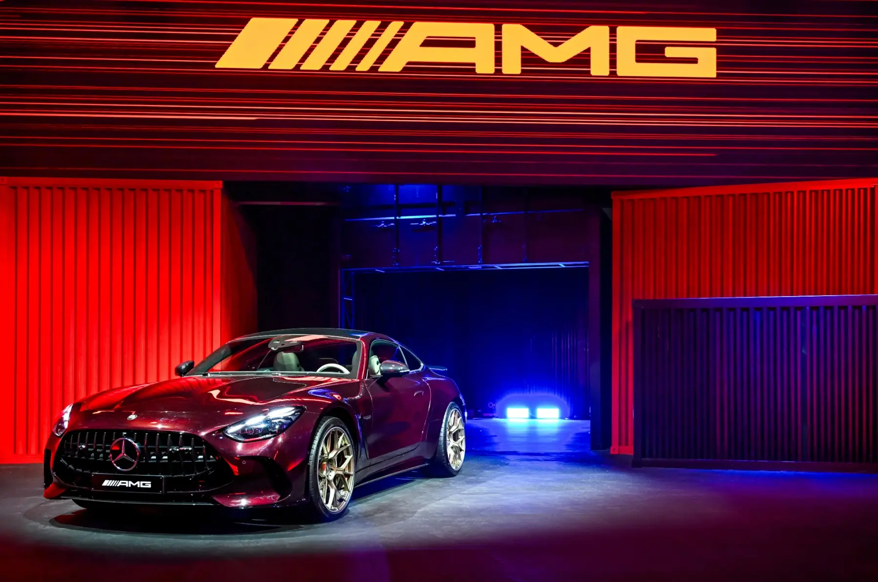 AMG GT 63 4MATIC+來(lái)了！這輛跑車，開了就不想停？
