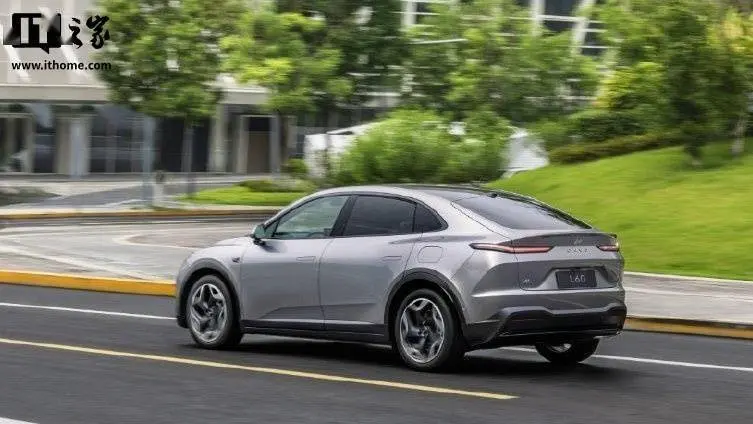 樂道汽車L60尾門膠套滲油是怎么回事？