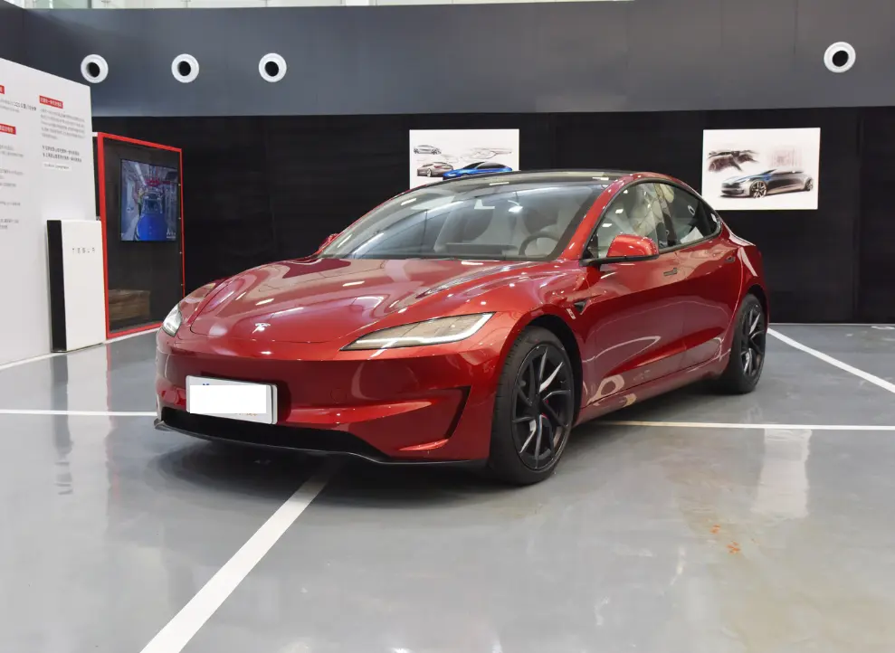 3.1秒破百的特斯拉Model 3，要卖33万多，对比小米SU7怎么样？