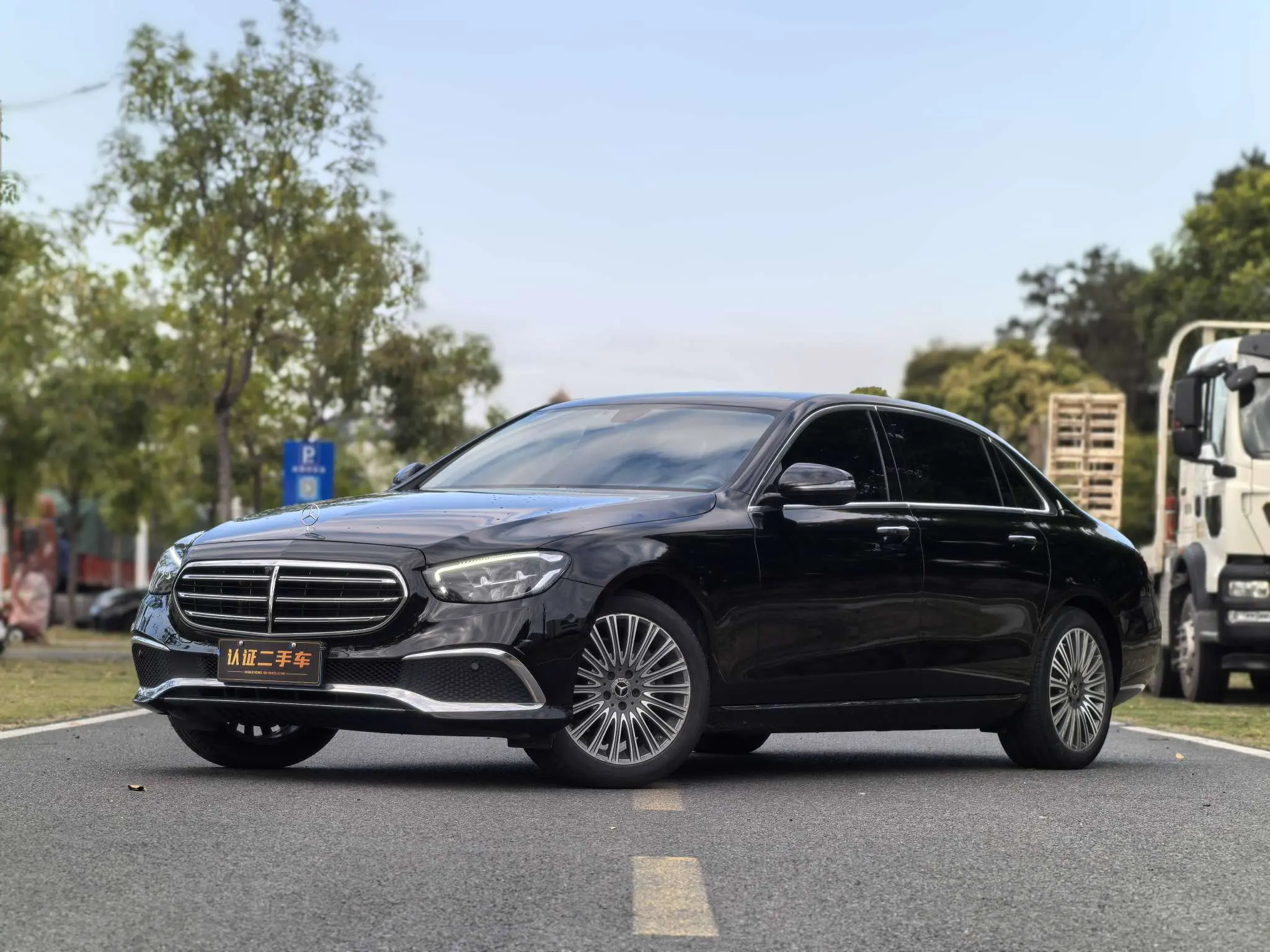 30萬(wàn)出頭的豪華轎車，2021款奔馳E300L，一手車況香不香？