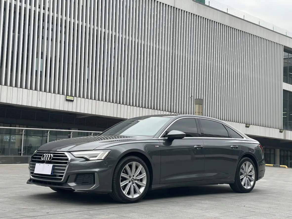 21年奧迪A6L，一手準(zhǔn)新車(chē)，商務(wù)行政，氣場(chǎng)十足！
