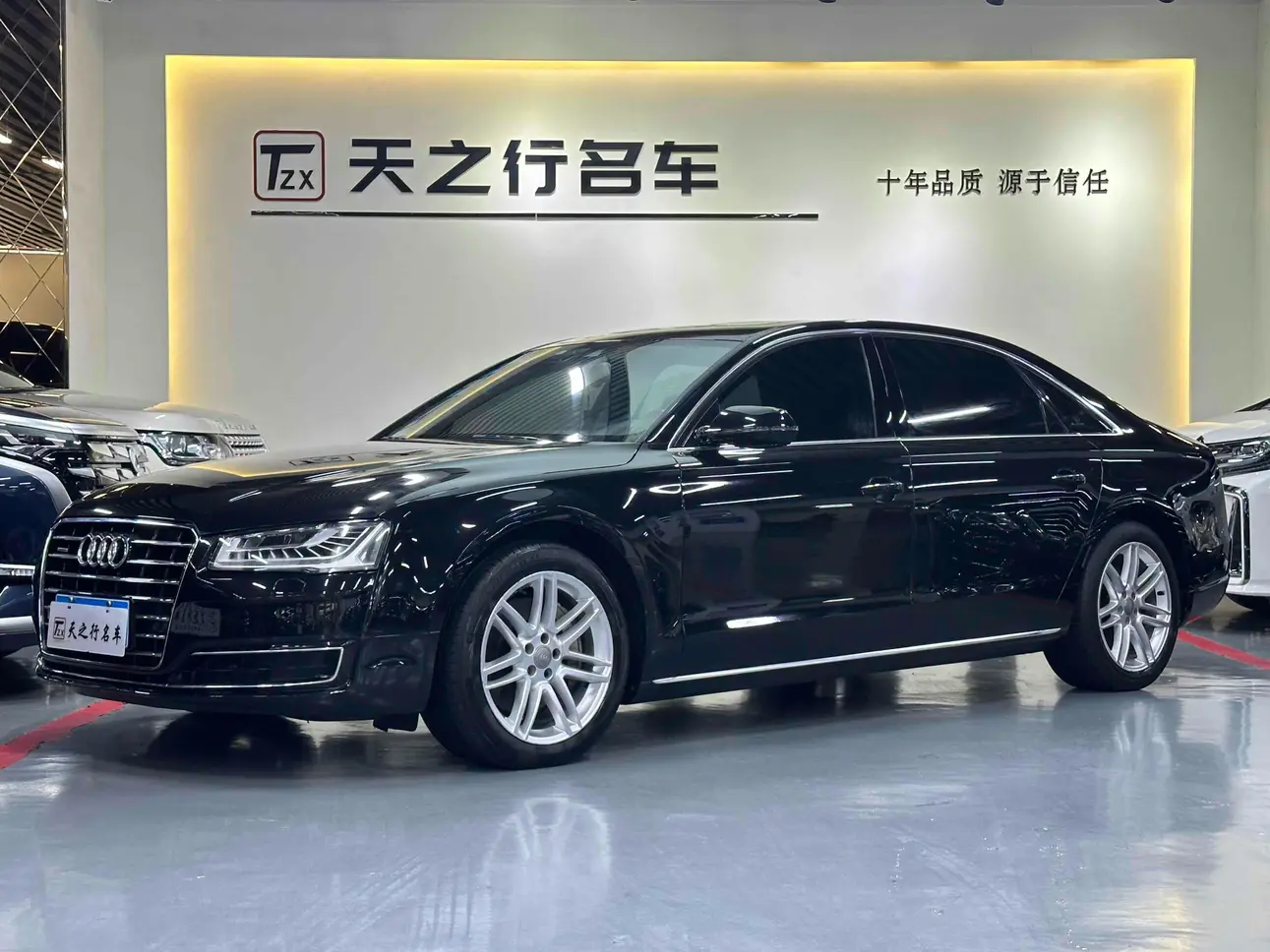 16年奧迪A8L,一手車況,10萬公里,23.88萬體驗百萬級豪車!