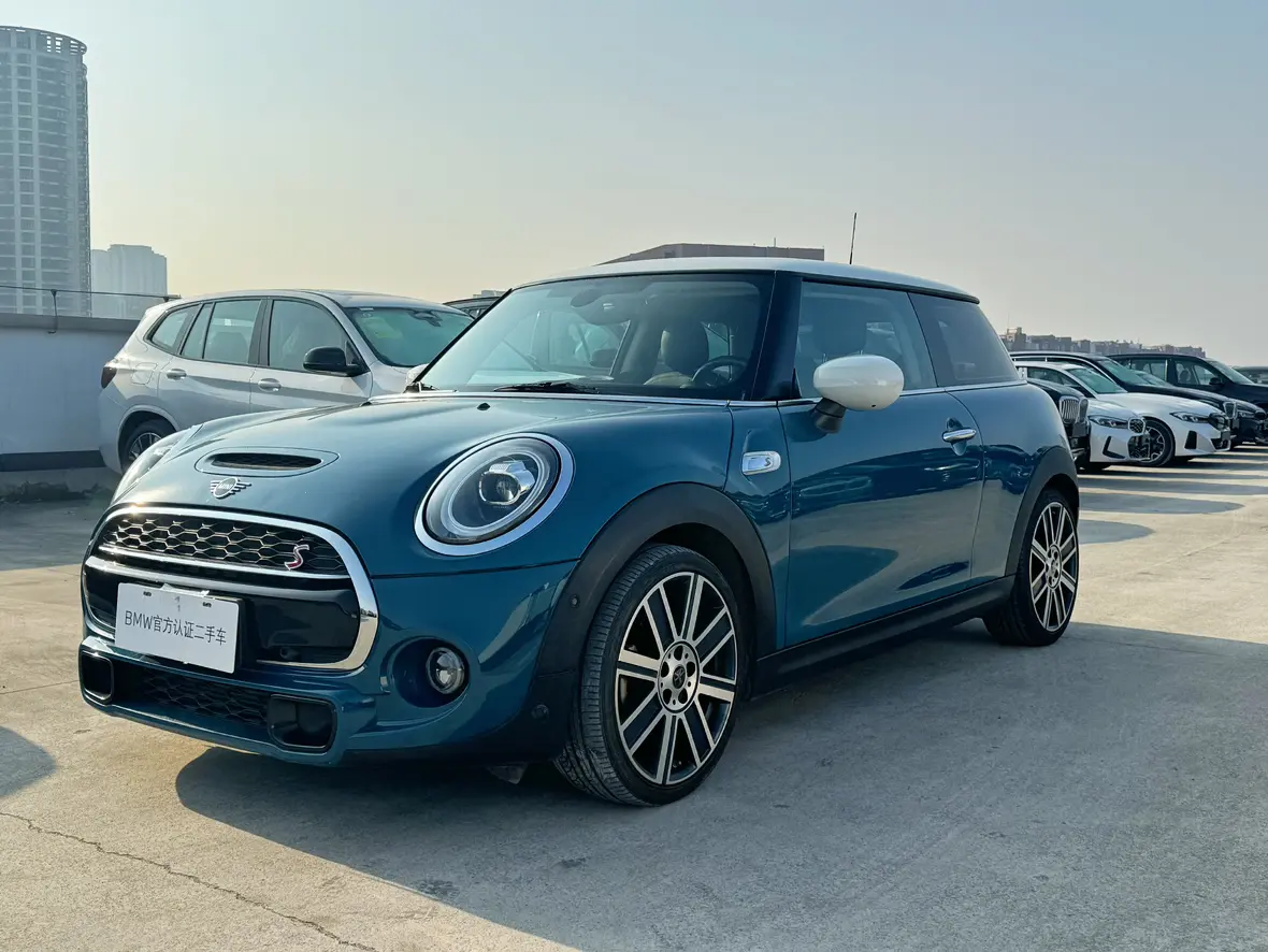 不到14萬，2020款綠色MINI COOPER S藝術(shù)家，穿梭城市，個(gè)性之選