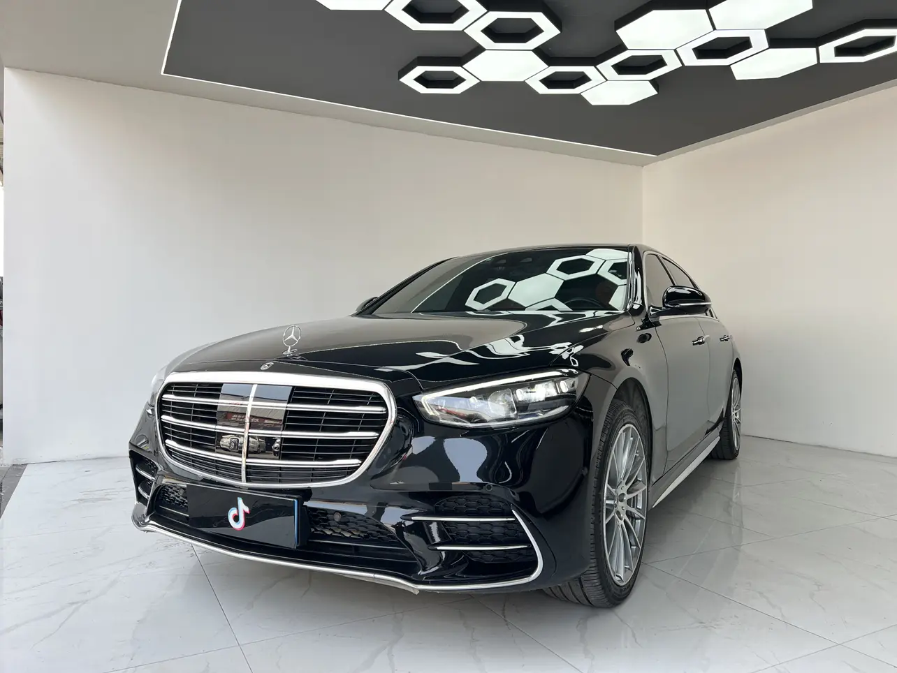 2021款奔馳S450L:曾經(jīng)的百萬級豪車,如今不到70萬即可擁有