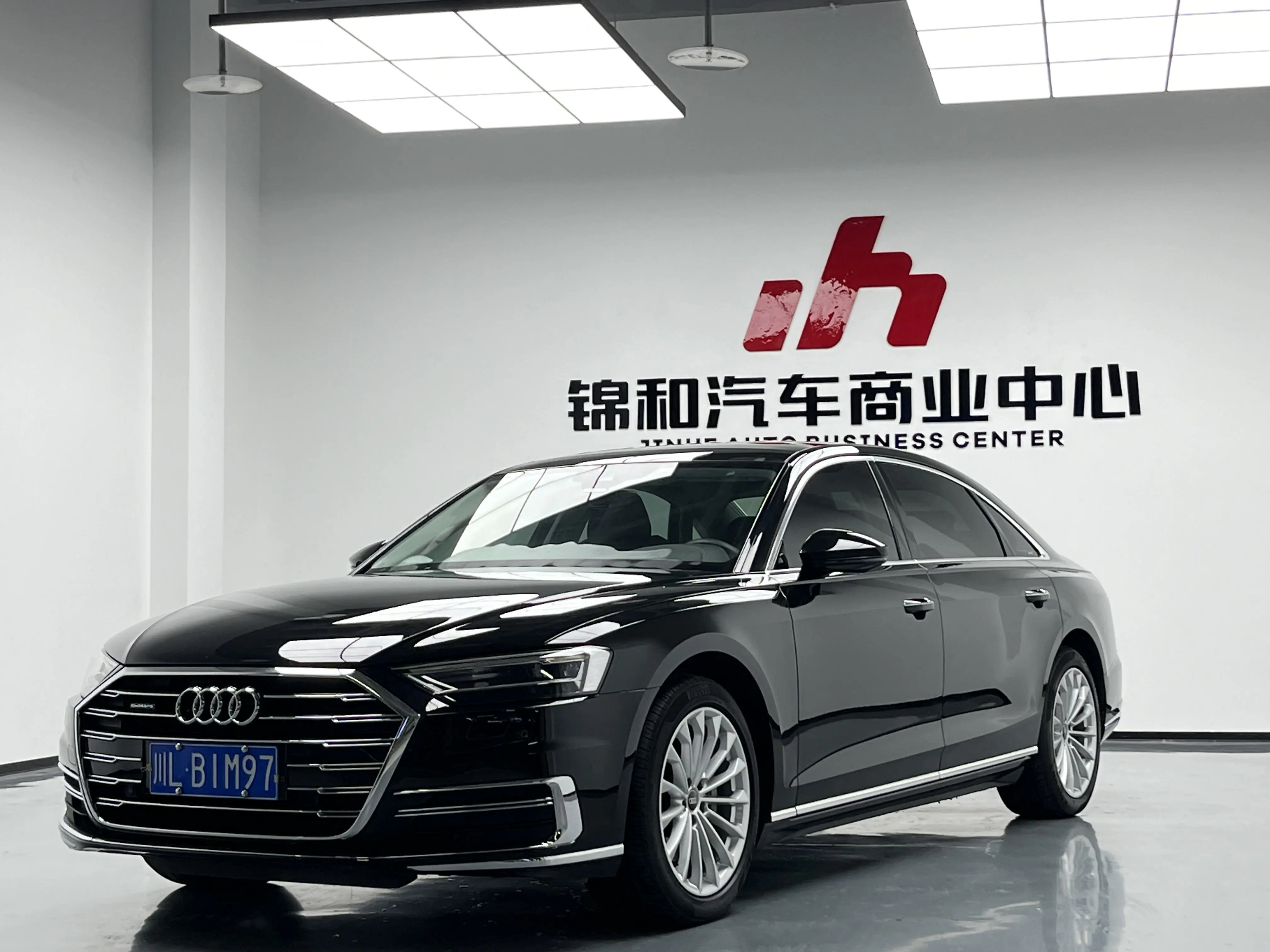 2021款奧迪A8L:42.8萬,曾經(jīng)的百萬級豪車,如今也能輕松擁有