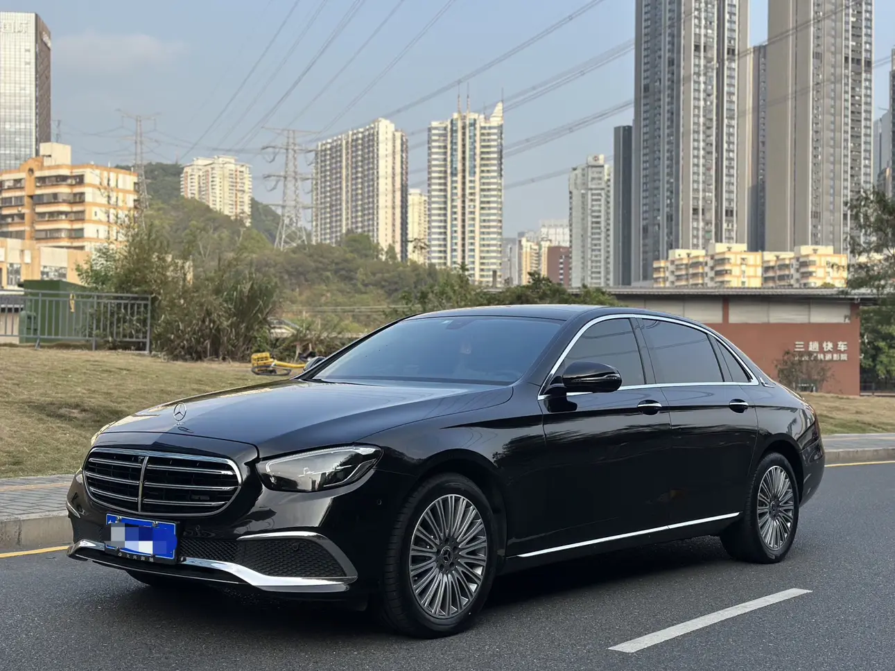 30萬出頭圓夢奔馳E級，2021款E300L時尚型等你來開！