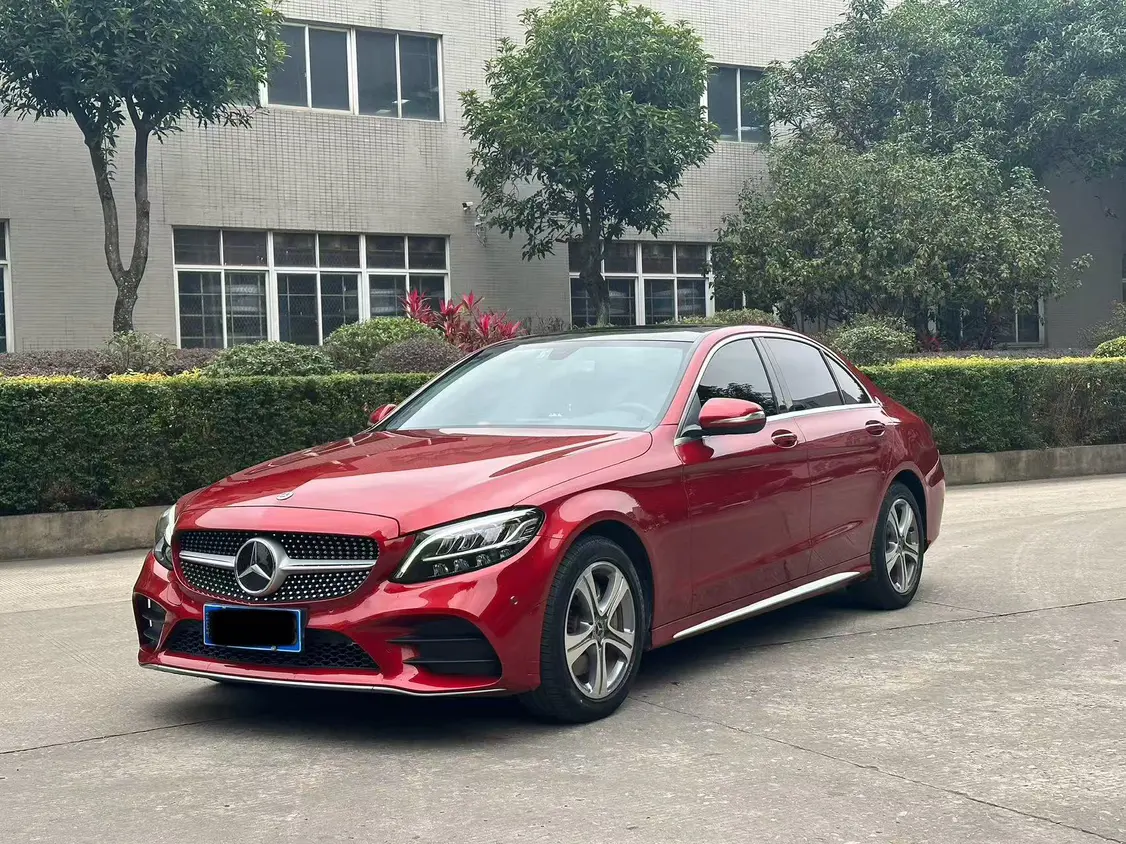 9AT+48V輕混，2019款紅色奔馳C260L，運(yùn)動(dòng)轎跑僅15.5萬(wàn)！