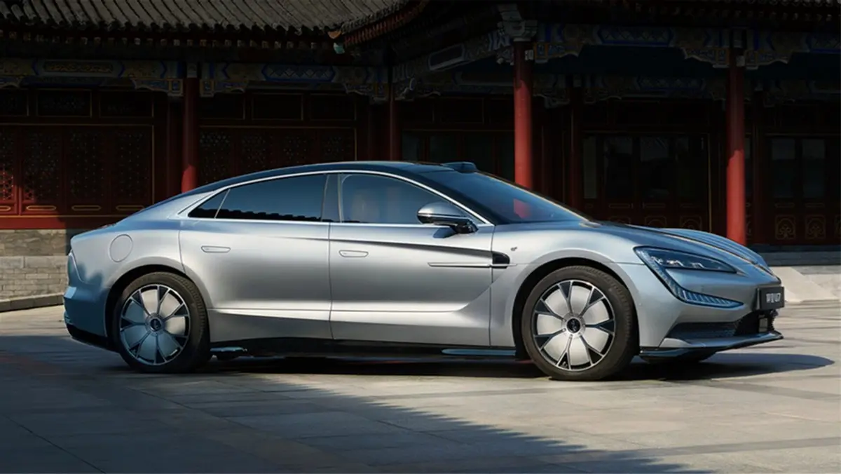 豪车三国杀!仰望U7 vs 奔驰S级 vs 保时捷Panamera,谁更有噱头?