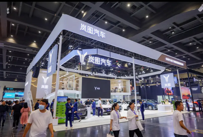 ??嵐圖汽車閃耀2025大河春季車展 以“智駕+國(guó)潮”詮釋中式豪華新標(biāo)桿??