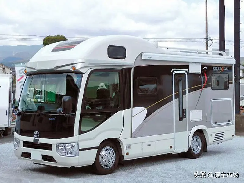 考斯特C型房車,4.0L柴油機(jī),帶額頭空間更大,3床4臥舒適度高