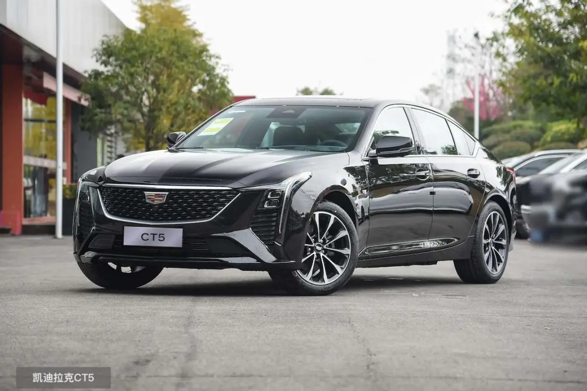 想買豪華中型車，凱迪拉克CT5對比奧迪A4L，誰更適合年輕人？