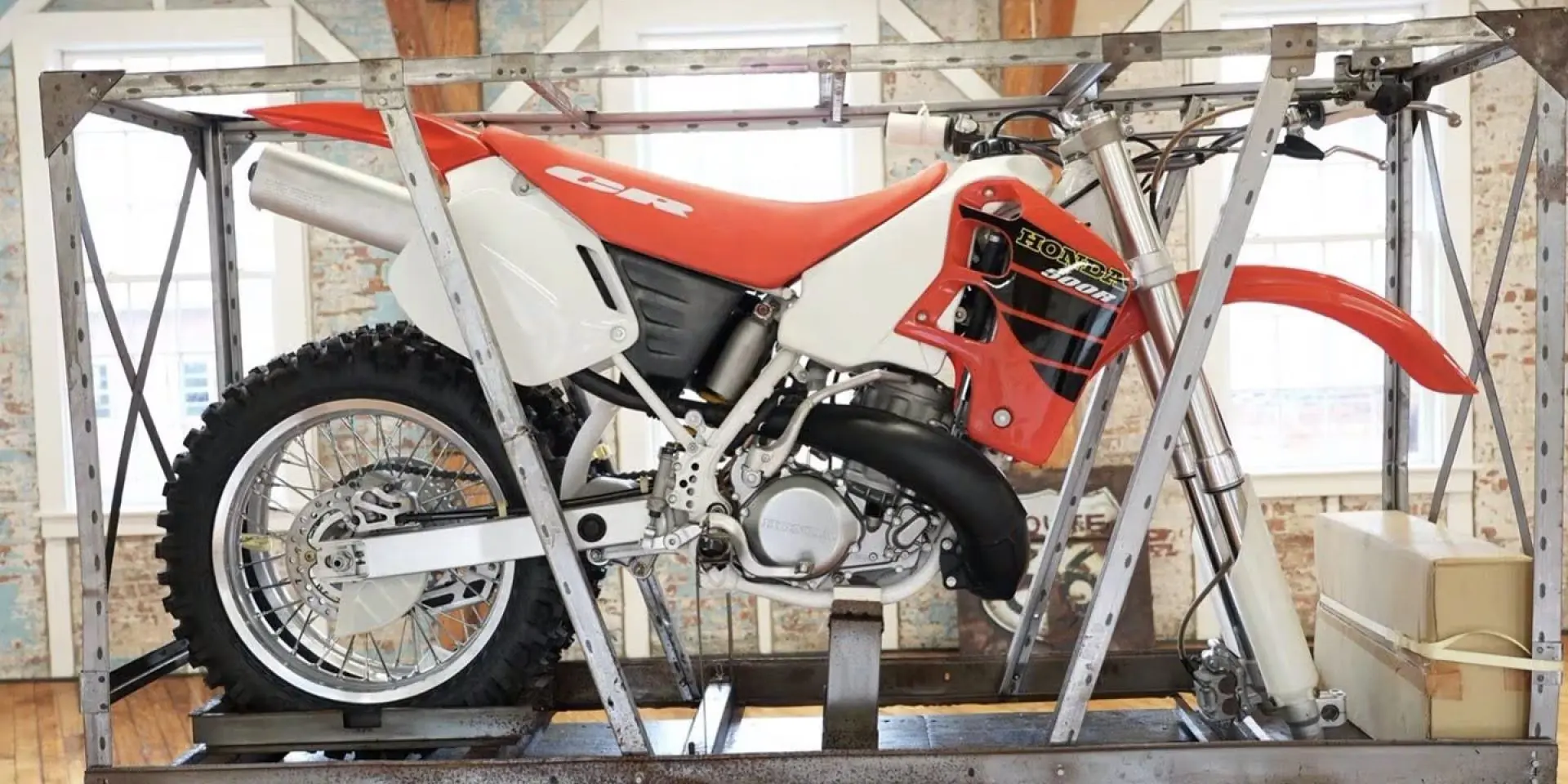 孤品拍賣中：2001本田CR500R全新未拆封