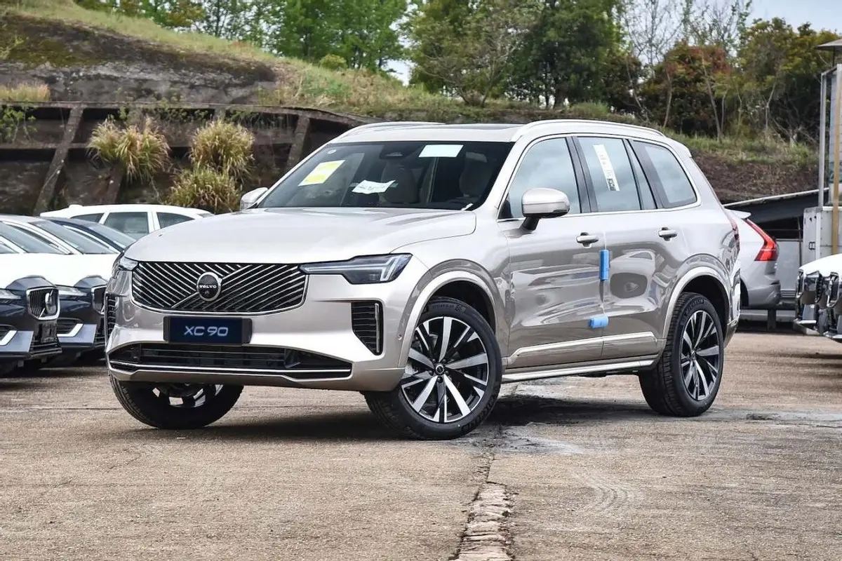 全新沃尔沃XC90来袭，新增大6座，安全再升级，还有何硬实力？