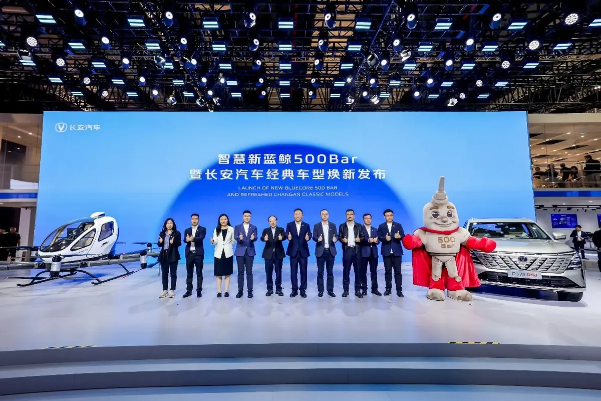 【E汽車(chē)】長(zhǎng)安汽車(chē)經(jīng)典車(chē)型煥新新藍(lán)鯨500Bar,領(lǐng)先合資一年!