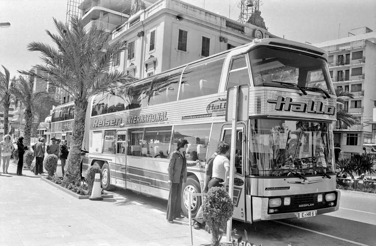 70年代移動城堡/車名致敬波音747!110座的超級大巴你見過嗎?