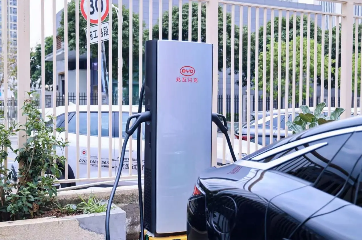 閃充補能大體驗:漢L唐L“兆瓦閃充”實測充電功率超1000kW
