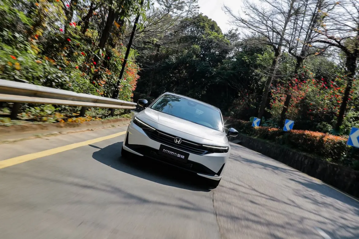 智能性價(jià)比拉滿，還得是民用F1型格