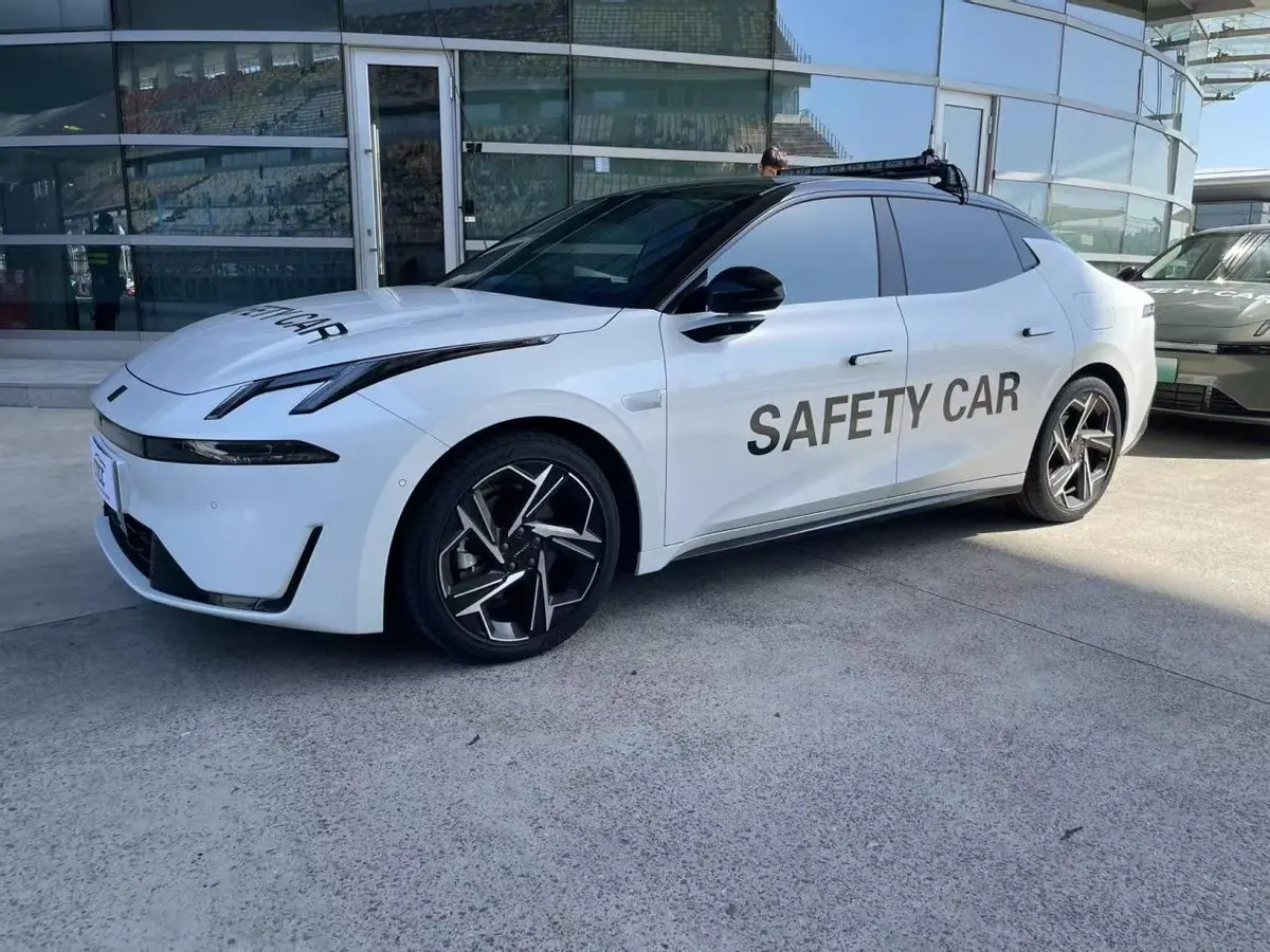 賽車賽事中,最不可或缺的角色竟然是Ta