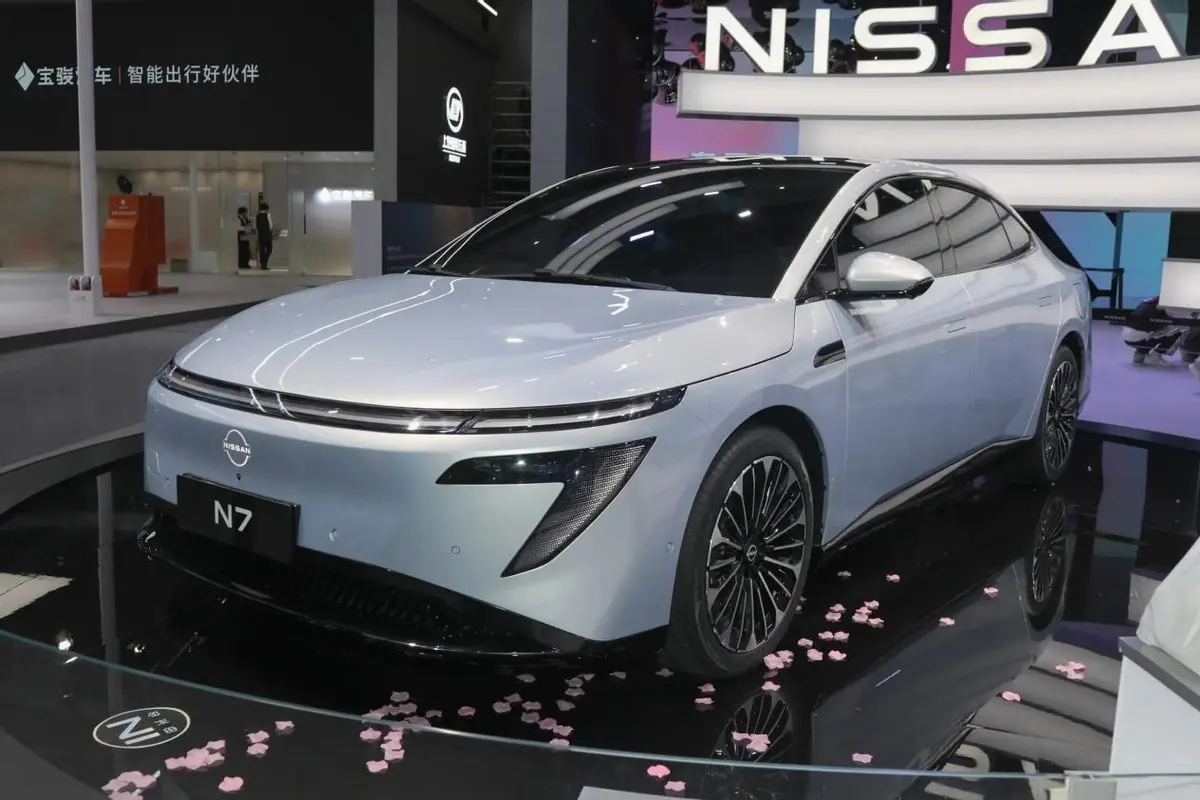 買新能源車只看國產？10-15萬預算，這3臺日系也很香，尺寸都不小