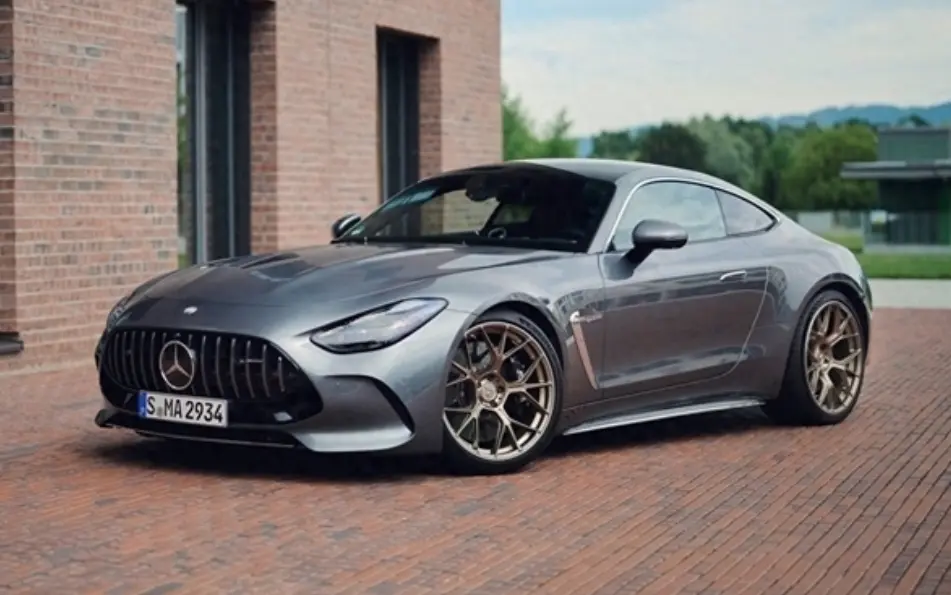 奔馳 AMG 堅持研發全新 V8 發動機,滿足性能與情懷需求