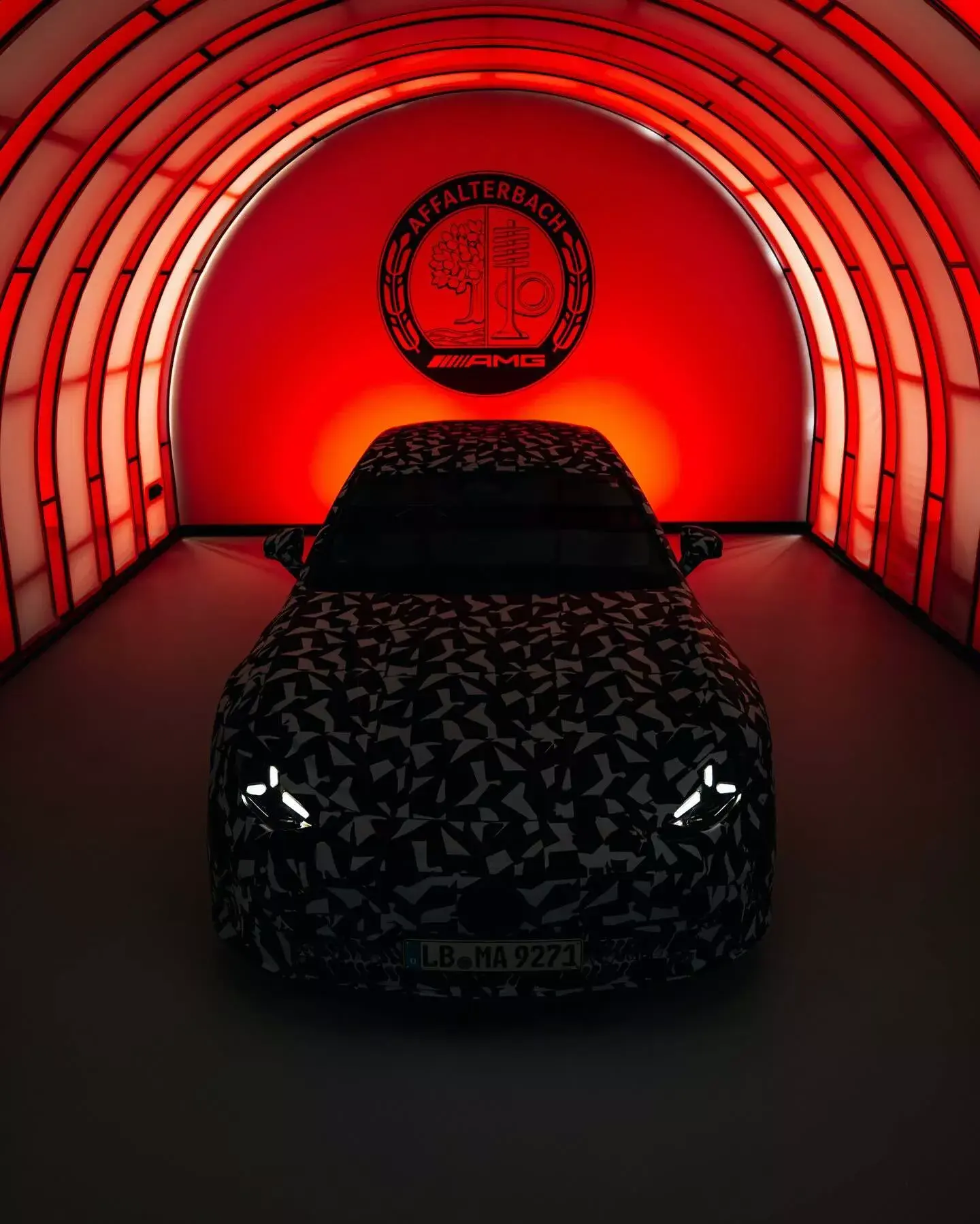 奔驰纯电AMG GT预告图发布，取代AMG GT四门跑车？
