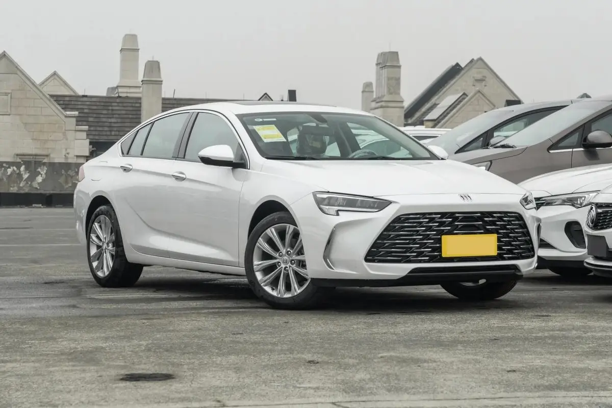 12萬配2.0T+9AT，車長超4.9m別克君威到底香不香？