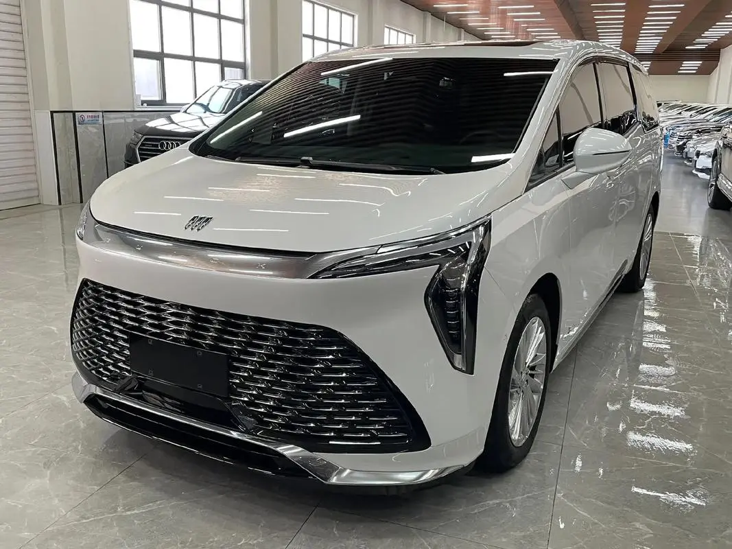 別克GL8“雙世戰(zhàn)略”：豪華油車叫世紀(jì)，豪華混動叫世家