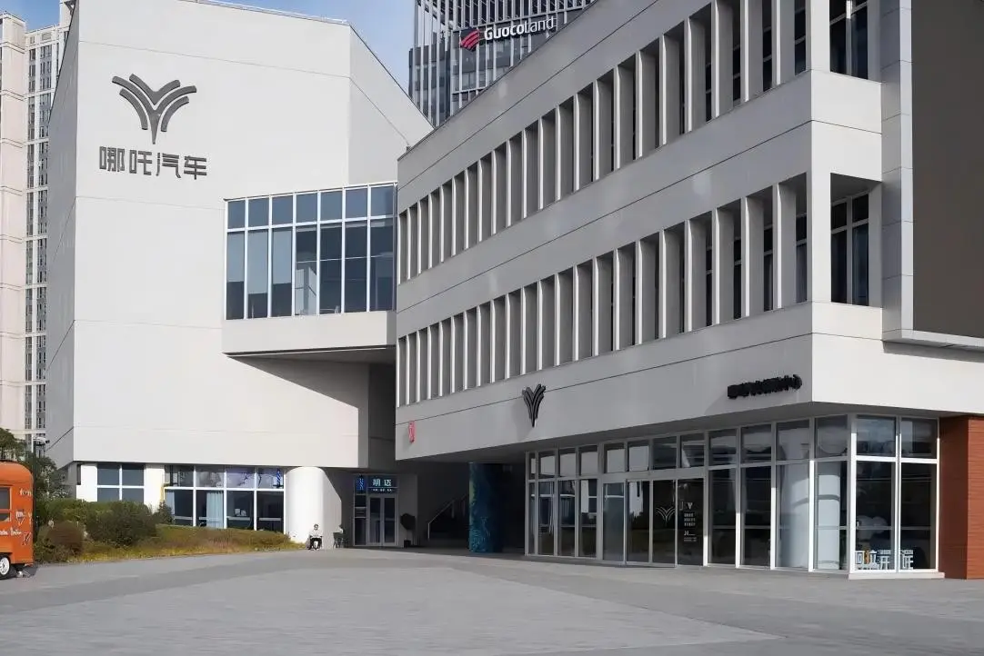 哪吒被申請破產,離“墜落”不遠了?