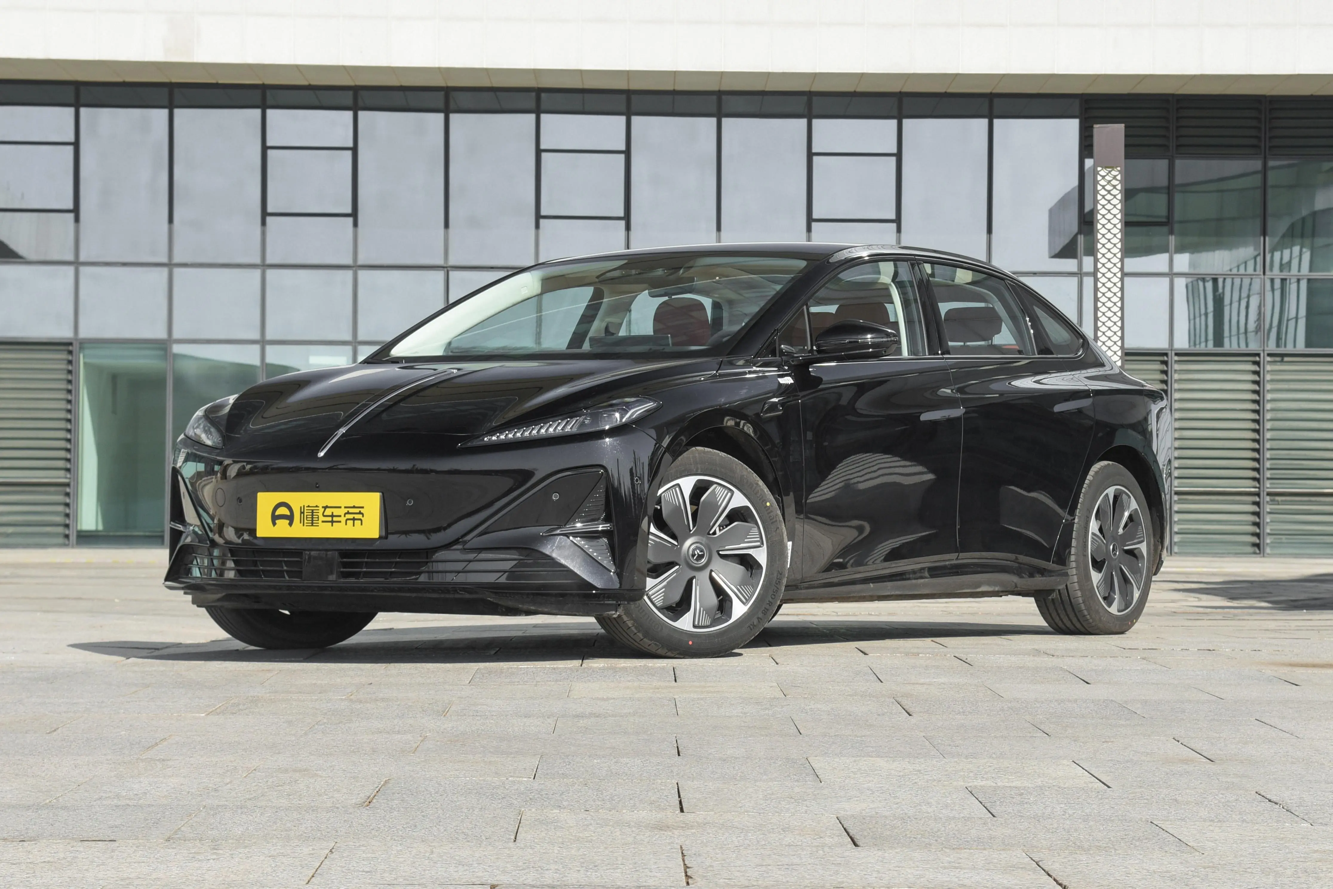 預(yù)算15萬(wàn)，想買(mǎi)B級(jí)車(chē)，這款國(guó)產(chǎn)車(chē)值得考慮，軸距2米9，帶勁嗎