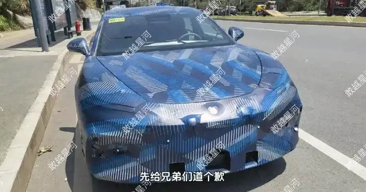 疑似騰勢Z7諜照曝光 搭載易三方驅(qū)動系統(tǒng) 定位中大型轎車