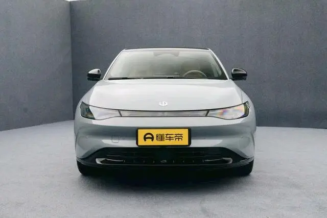 零跑C01:價格實惠,配置豐富,空間寬敞,適合年輕人