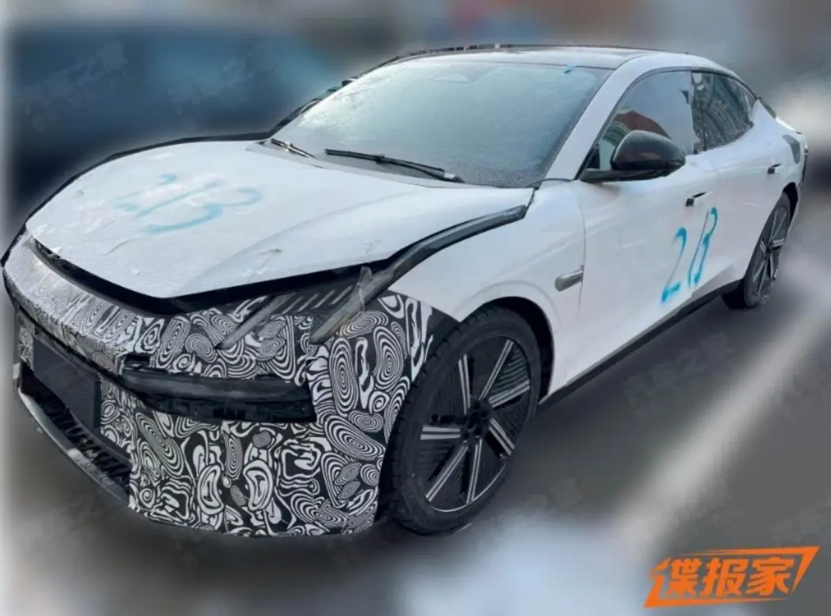 領(lǐng)克Z10插混諜照，定價多少合適？