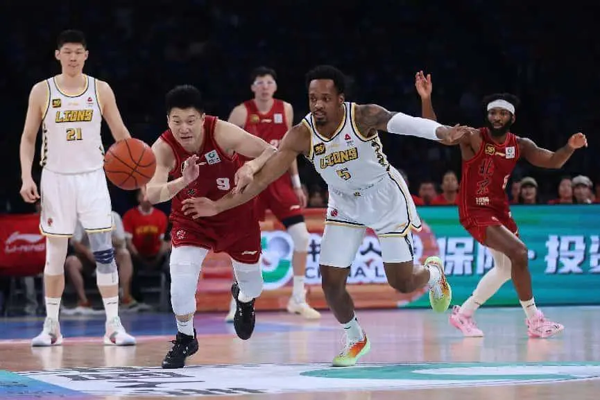 助力北汽男籃 CBA 征途，極狐汽車體育營銷打出王炸組合拳