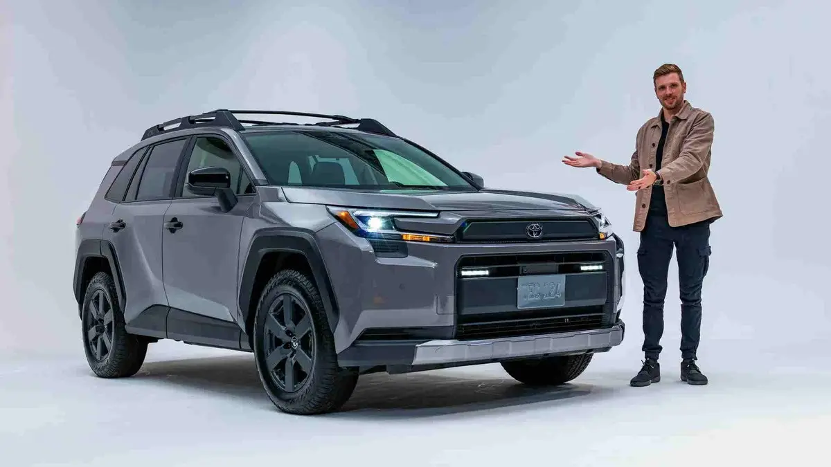 豐田RAV4迎來(lái)第六代，能否在20萬(wàn)級(jí)SUV市場(chǎng)“找回場(chǎng)子”